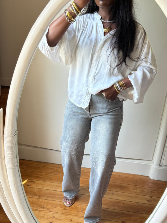 Jeans with Motif on Knees, Button Closure and zip, Grey color, two side front pockets and two back pockets, belt loops, Normal Fit, Available in Different Sizes