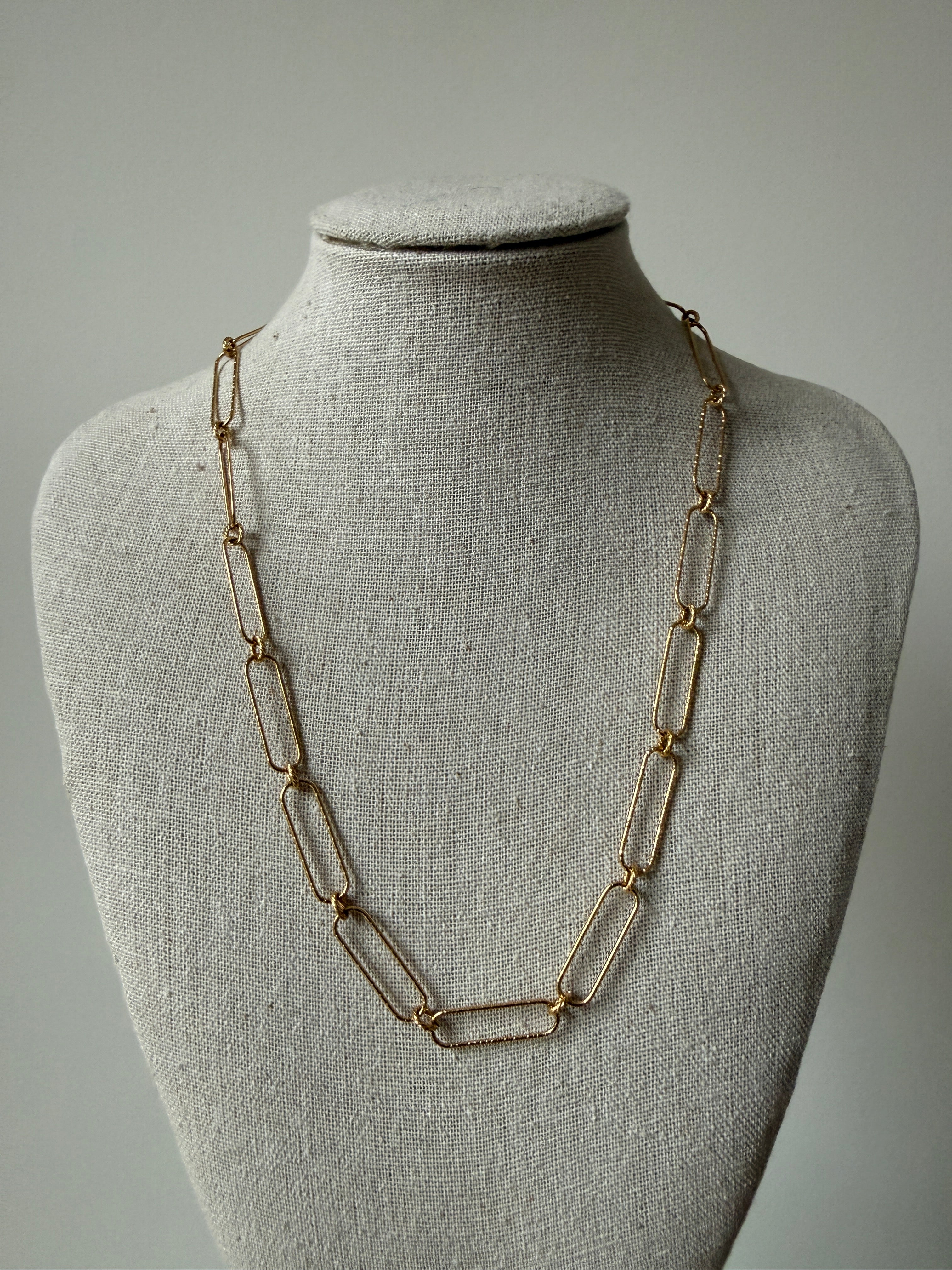 NECKLACE / STAINLESS STEEL