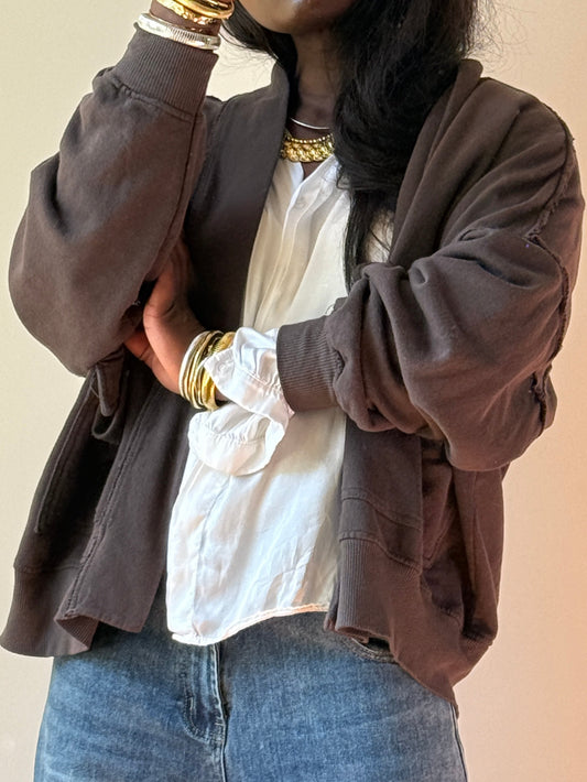 Oversized brown Sweater/Cardigan, with Two Front Pockets, One Size (34-42), New with tags