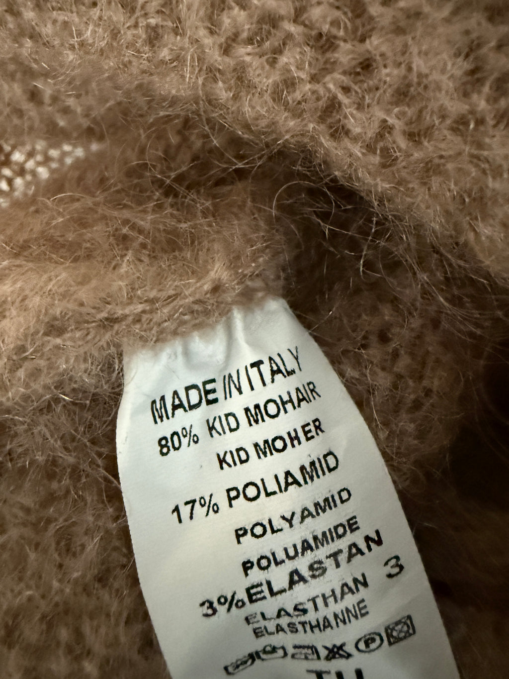 KNIT LETÍ / AVAILABLE IN DIFFERENT COLORS