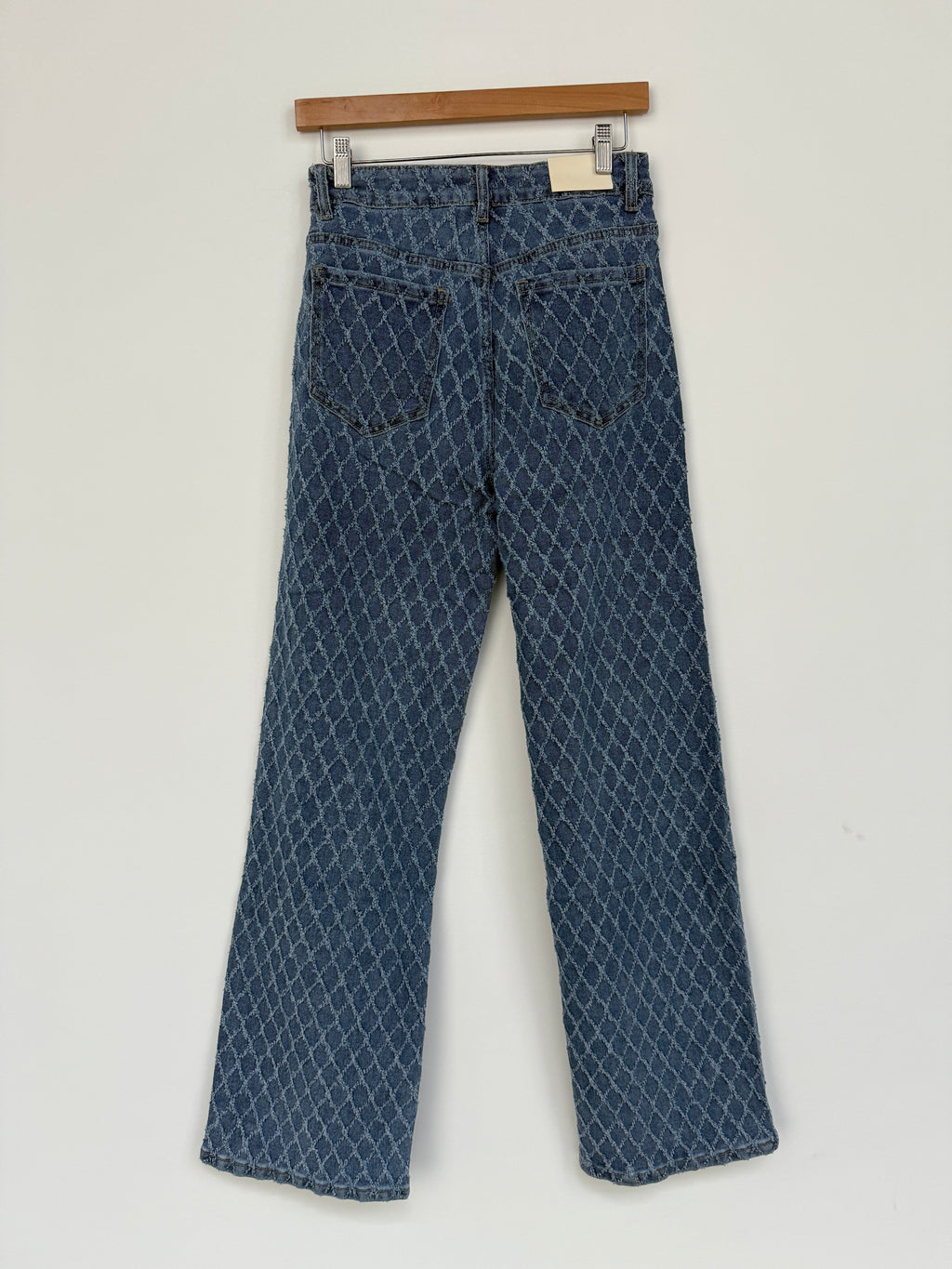 Jeans with Motifs, Button closure and zip, two side front pockets and two back pockets, belt loops, Normal Fit, Available in Different Sizes