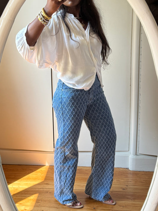 Jeans with Motifs, Button closure and zip, two side front pockets and two back pockets, belt loops, Normal Fit, Available in Different Sizes