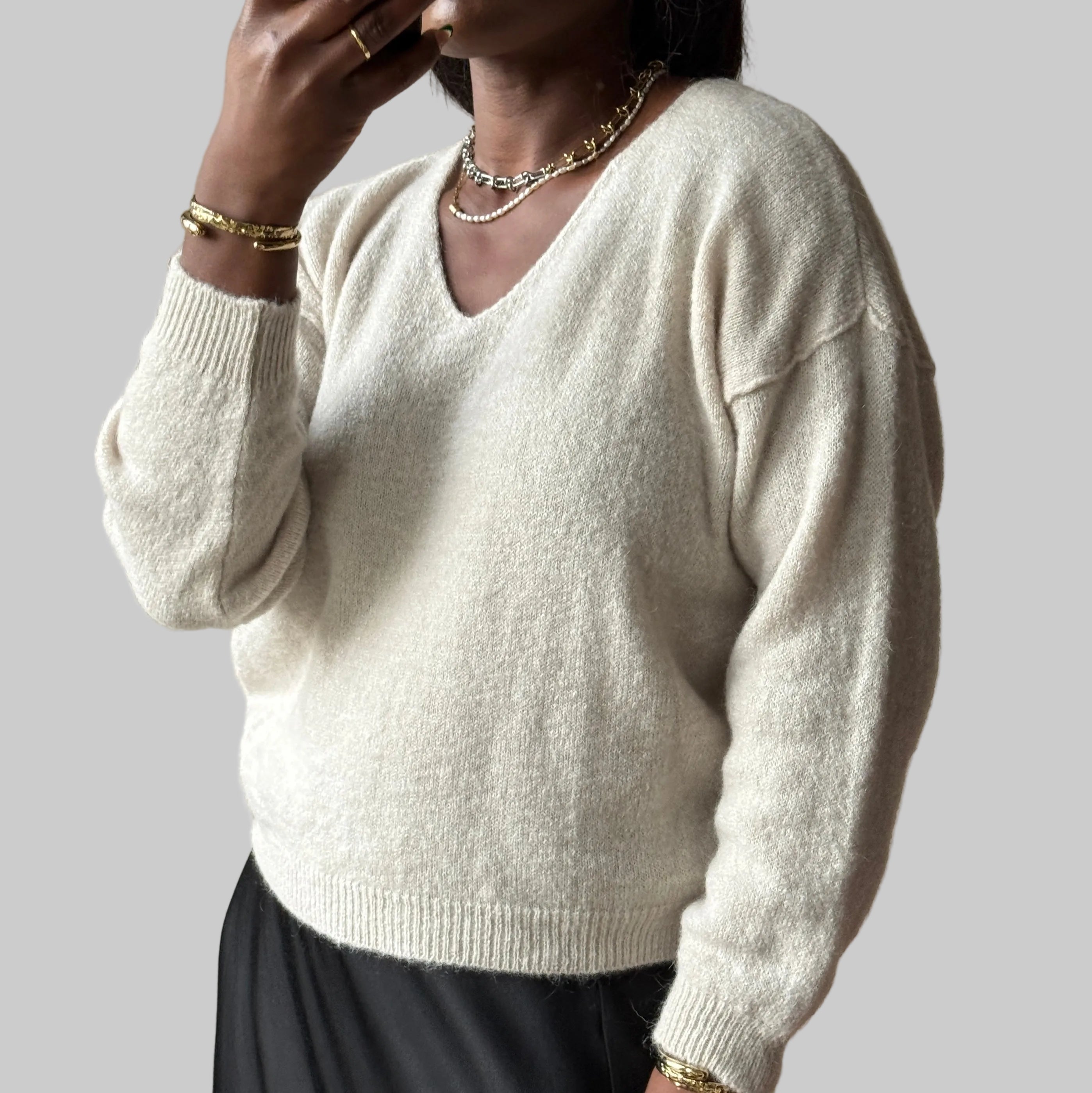 V neck Knit, One Size(34-40), Normal Fit, New without tags