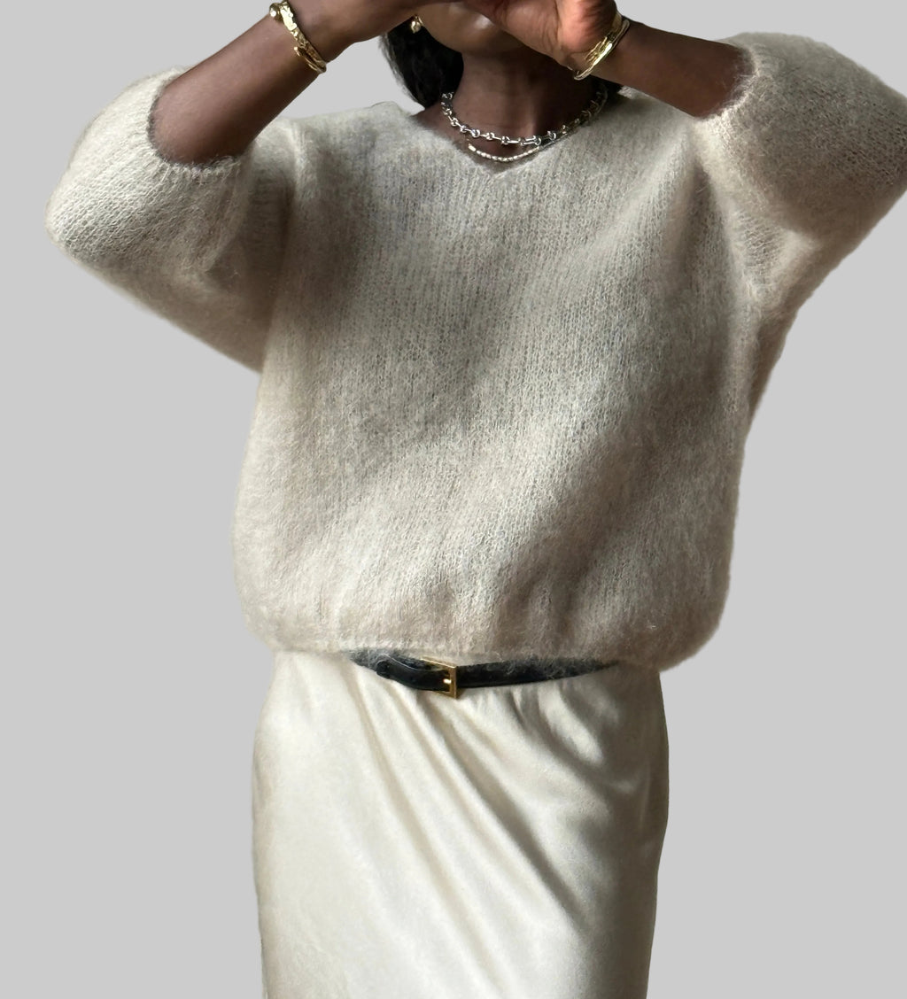 Small V neck Mohair Knit, with 3/4 Sleeveles, One size (34-42), Normal Fit, New without Tags