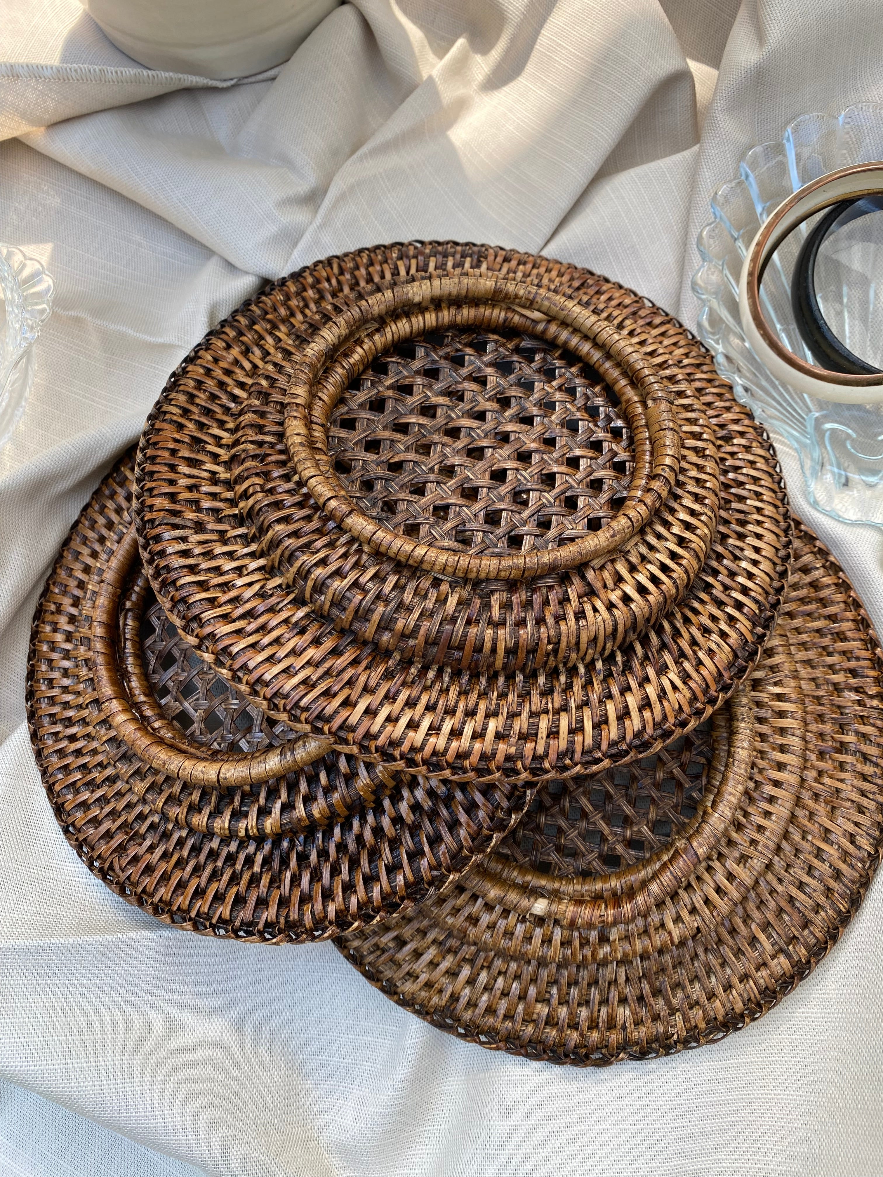 RAMÍ rattan plates